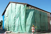 vor dem Papstbesuch noch von Planen verdeckt: Benedikts Geburtshaus (Foto: Marikka-Laila Maisel)